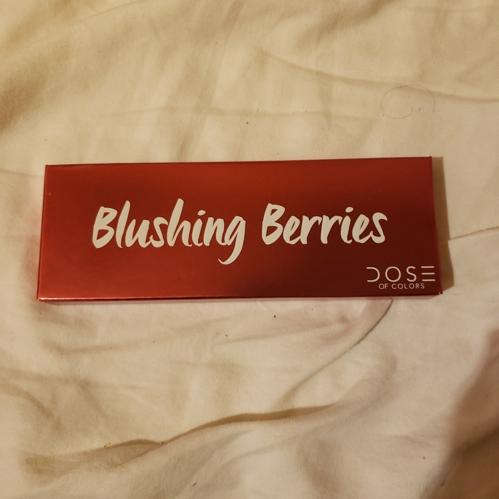 Blushing berries pallette by dose of colors